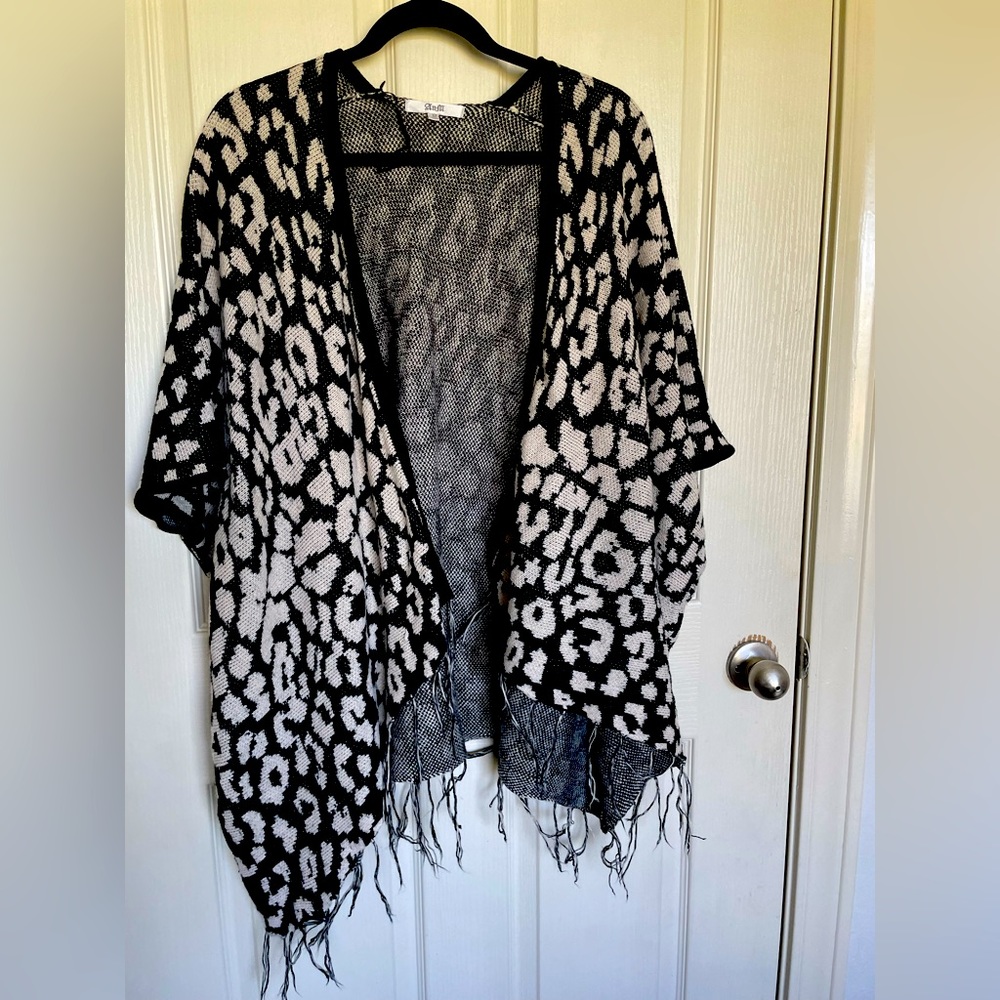 Black and White Patterned Komono Sweater